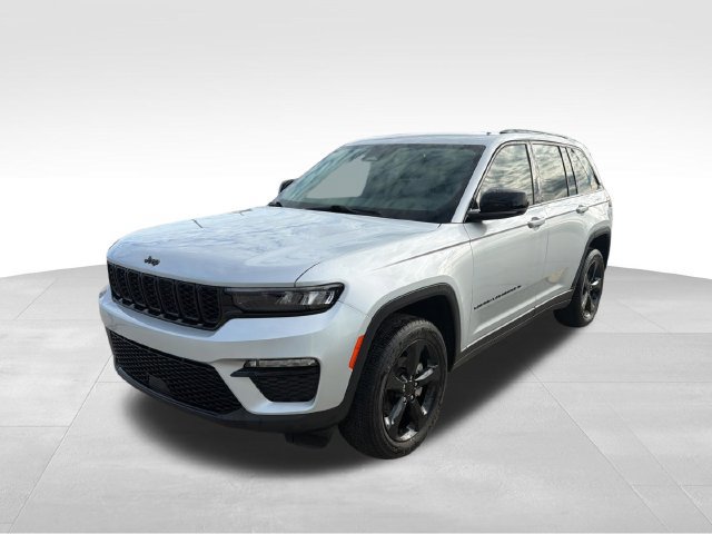 Used 2023 Jeep Grand Cherokee Limited w/ Black Appearance Package AWD/4WD image 6