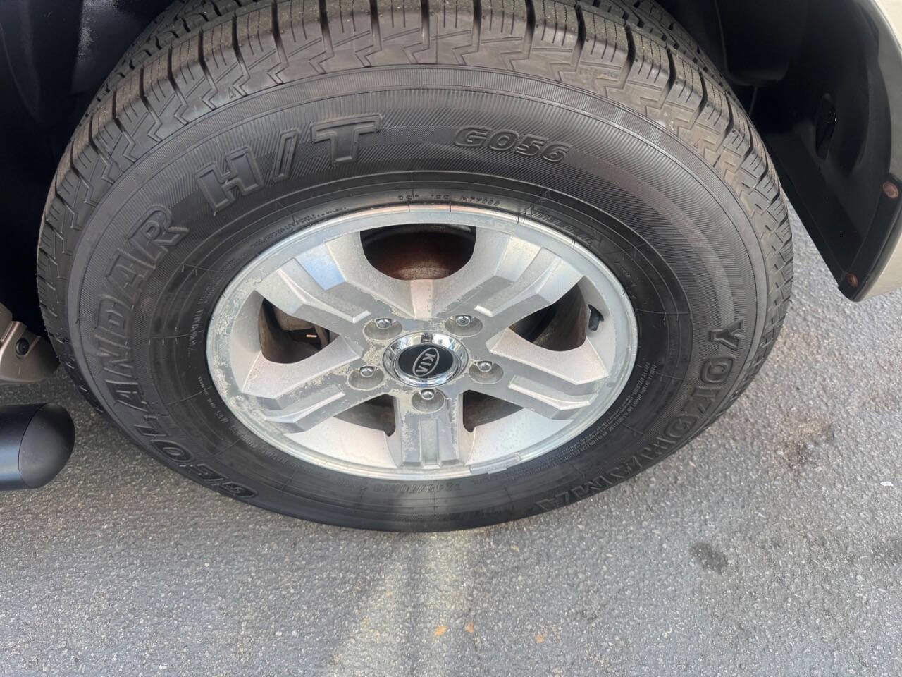 Used 2005 Kia Sorento LX image 23