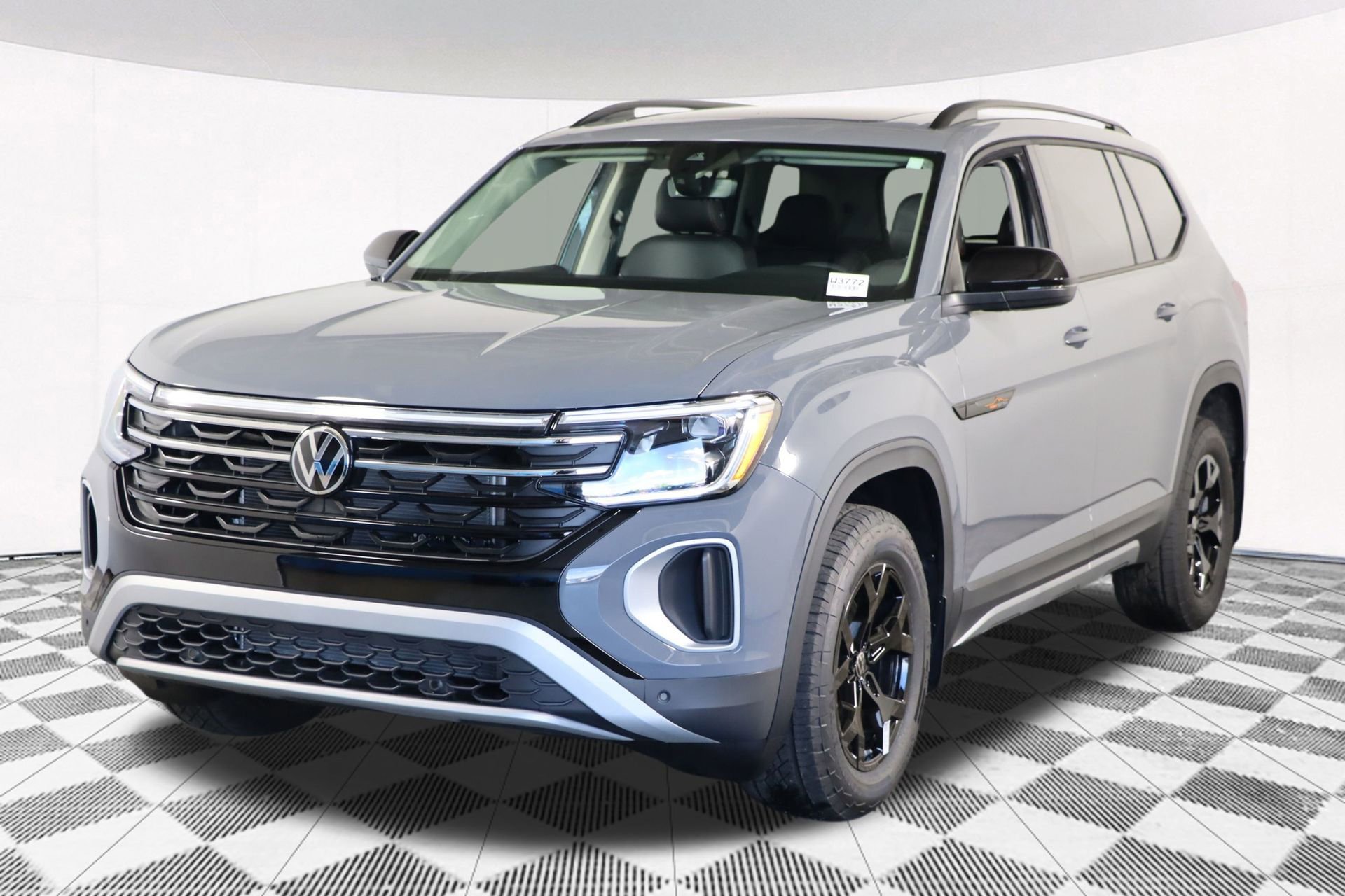 Used 2025 Volkswagen Atlas Peak Edition SE image 21