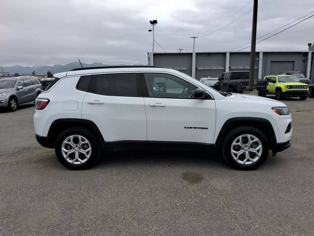Used 2024 Jeep Compass Latitude AWD/4WD image 9
