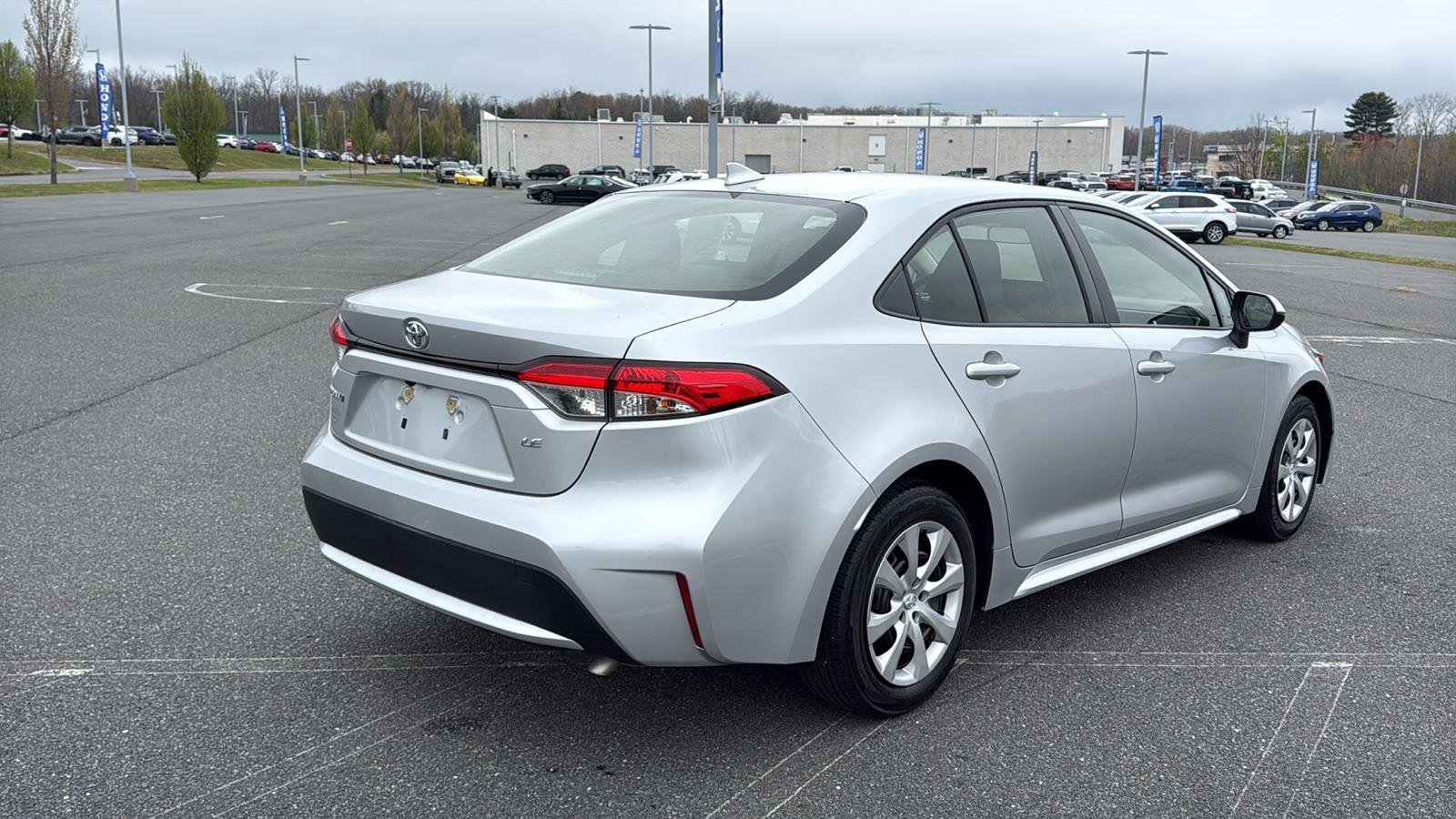 Used 2022 Toyota Corolla LE FWD image 6
