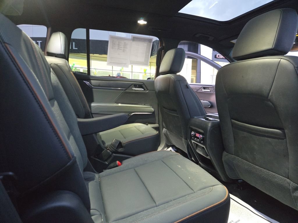 Used 2025 GMC Acadia AT4 w/ Luxury Package image 31