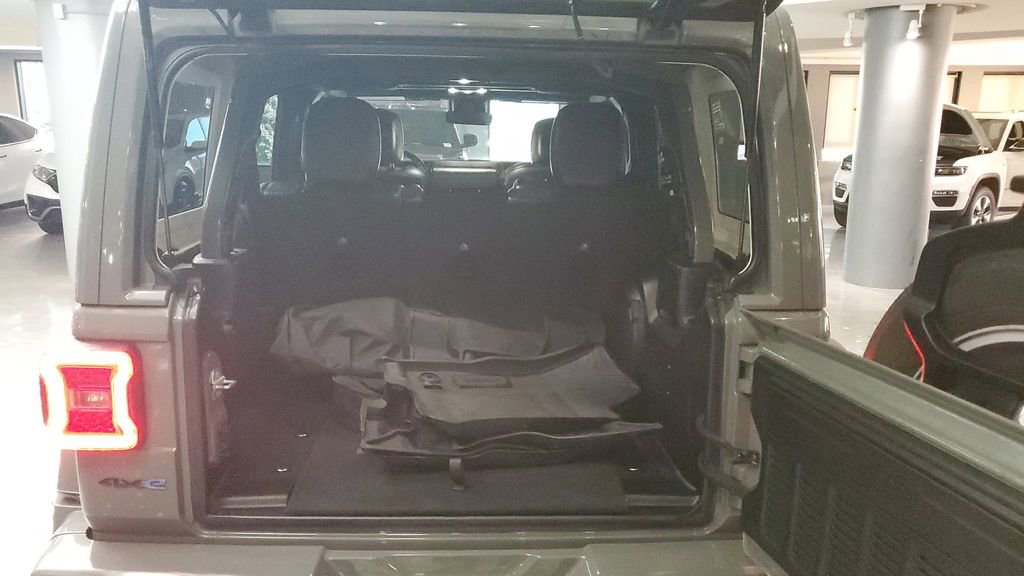 Used 2022 Jeep Wrangler Unlimited Sahara image 9