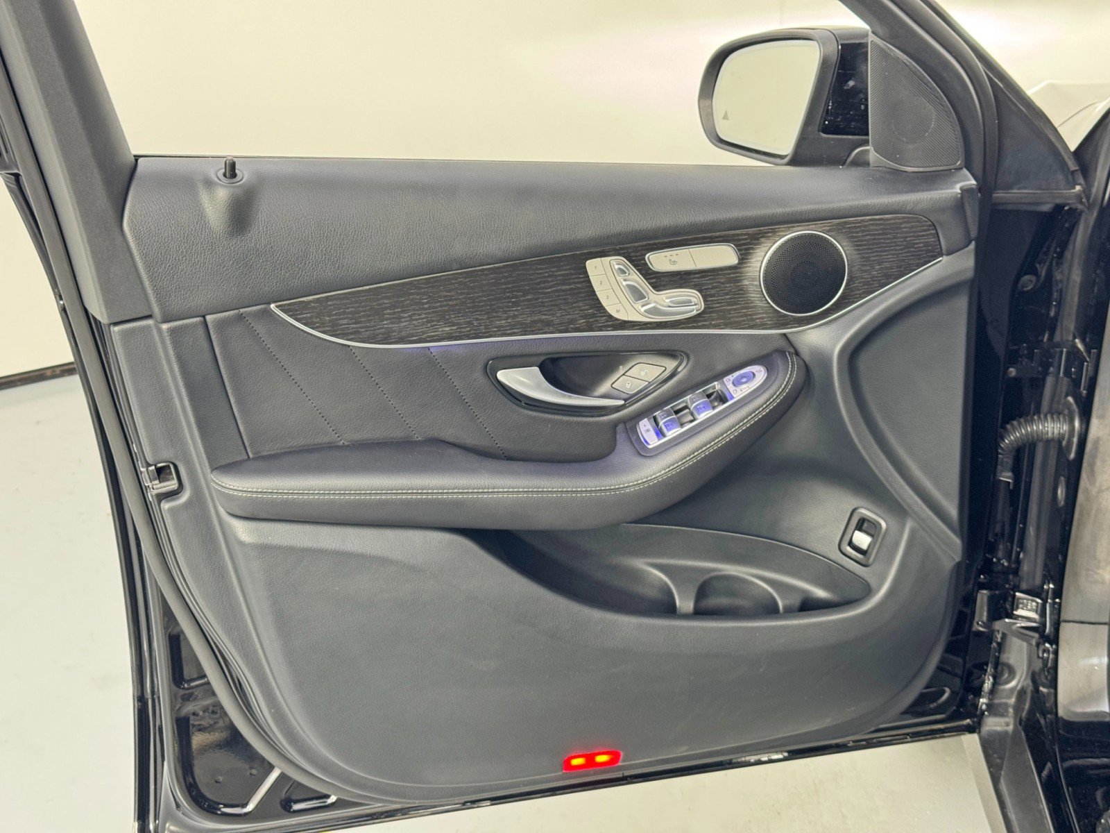 Used 2022 Mercedes-Benz GLC 300 4MATIC w/ AMG Line image 39