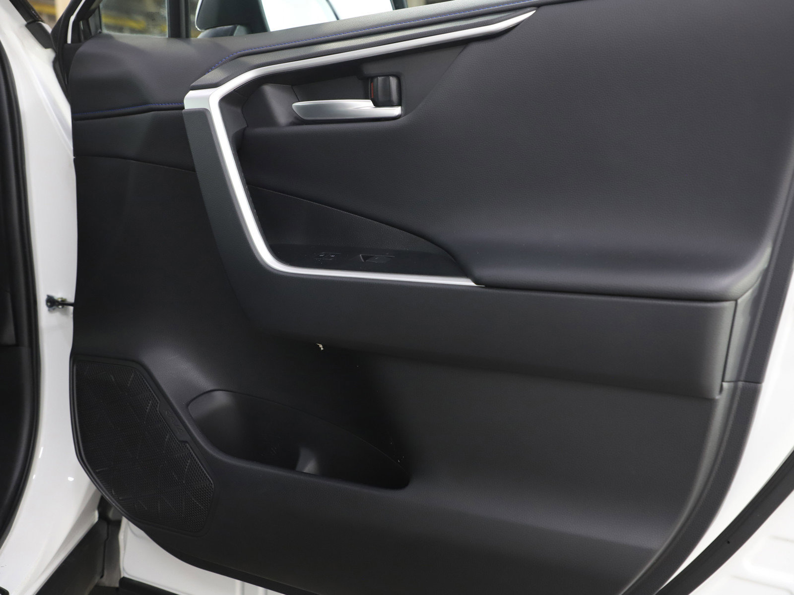 Used 2024 Toyota RAV4 XSE w/ Weather Package AWD/4WD image 9