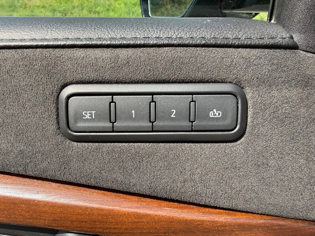 Used 2020 Cadillac Escalade Luxury AWD/4WD image 13