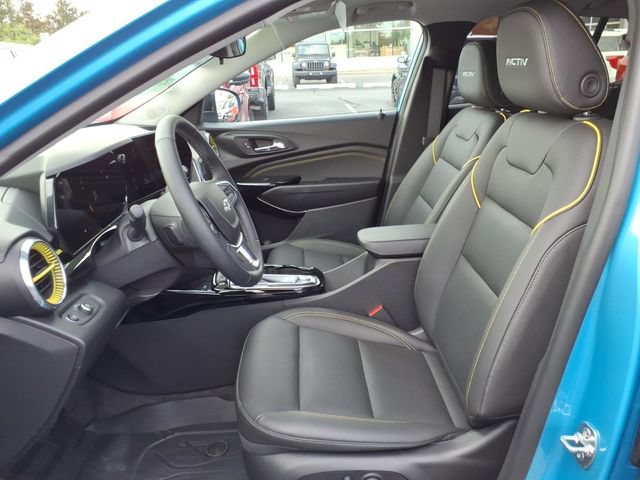 Used 2025 Chevrolet Trax ACTIV w/ Sunroof Package FWD image 16