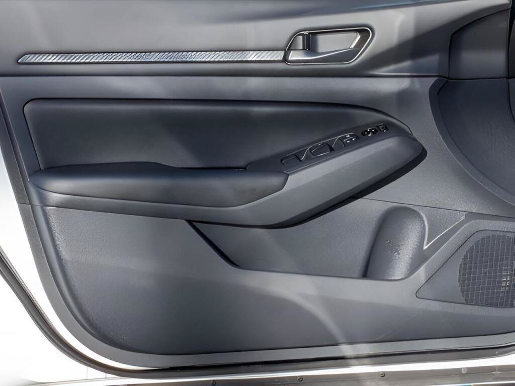 Certified 2025 Nissan Altima 2.5 S FWD image 12