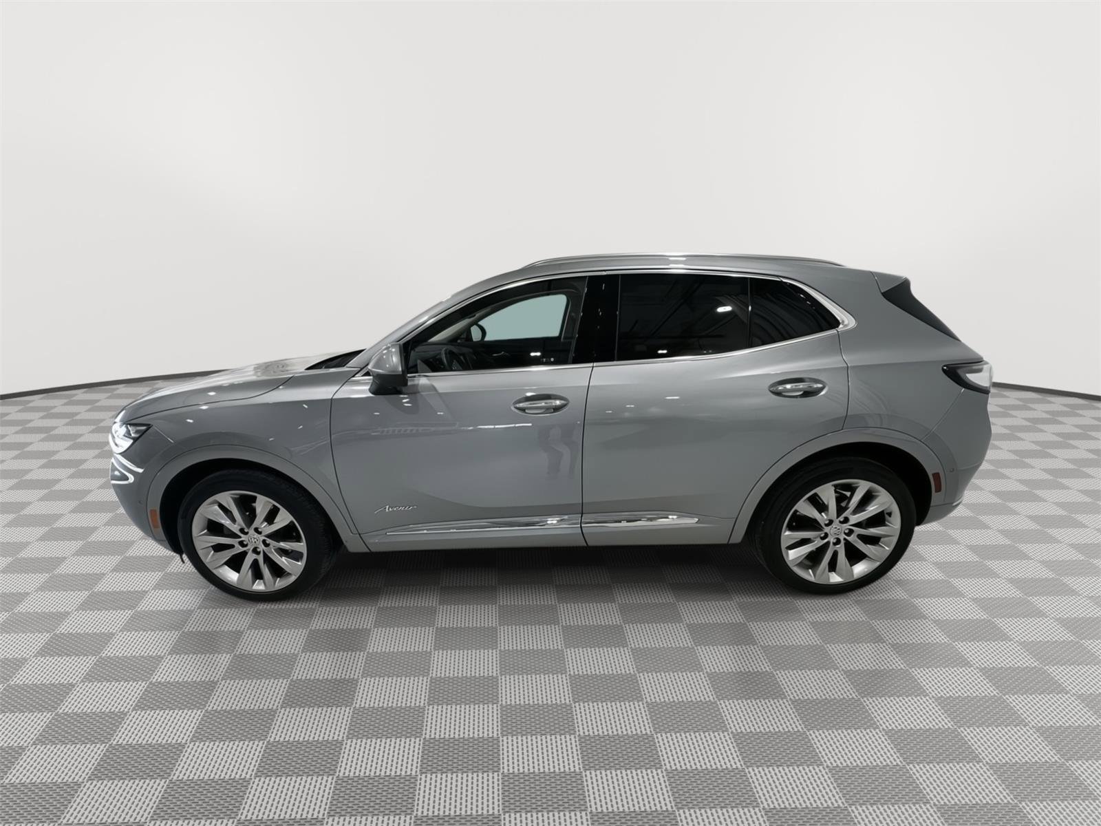 Used 2023 Buick Envision Avenir AWD/4WD image 2
