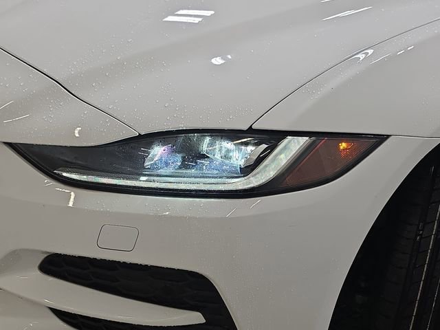 Used 2020 Jaguar XE S image 31