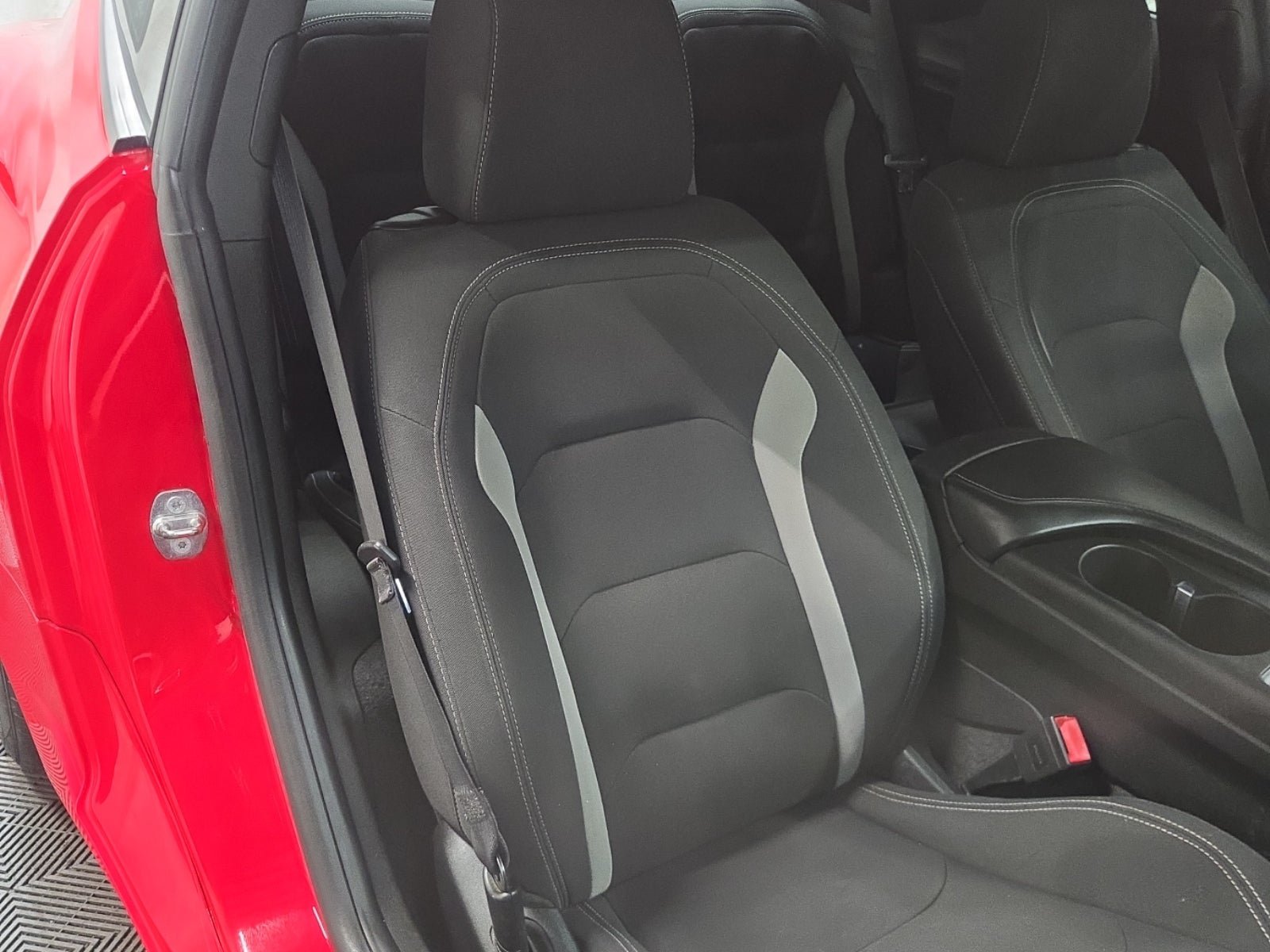 Used 2018 Chevrolet Camaro LT w/ Technology Package RWD image 15