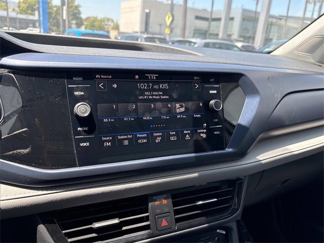 Certified 2024 Volkswagen Taos SE w/ Panoramic Sunroof Package image 32
