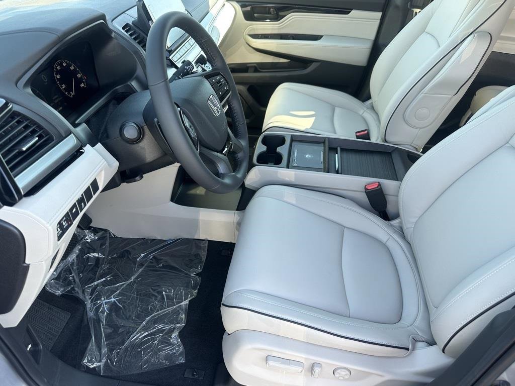 New 2026 Honda Odyssey Touring image 7