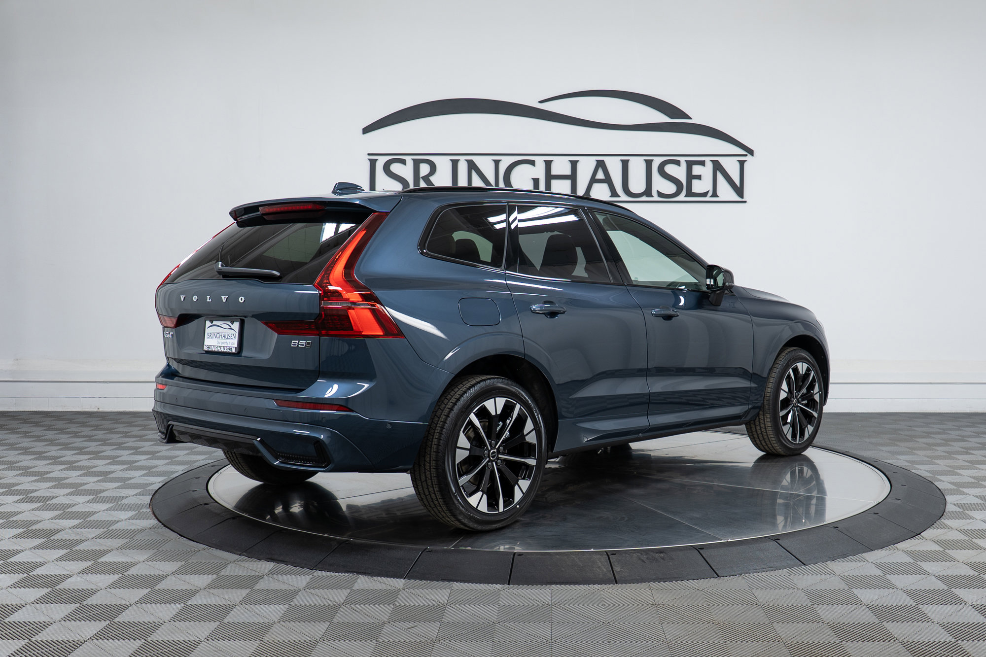 New 2026 Volvo XC60 B5 Plus w/ Climate Package image 5