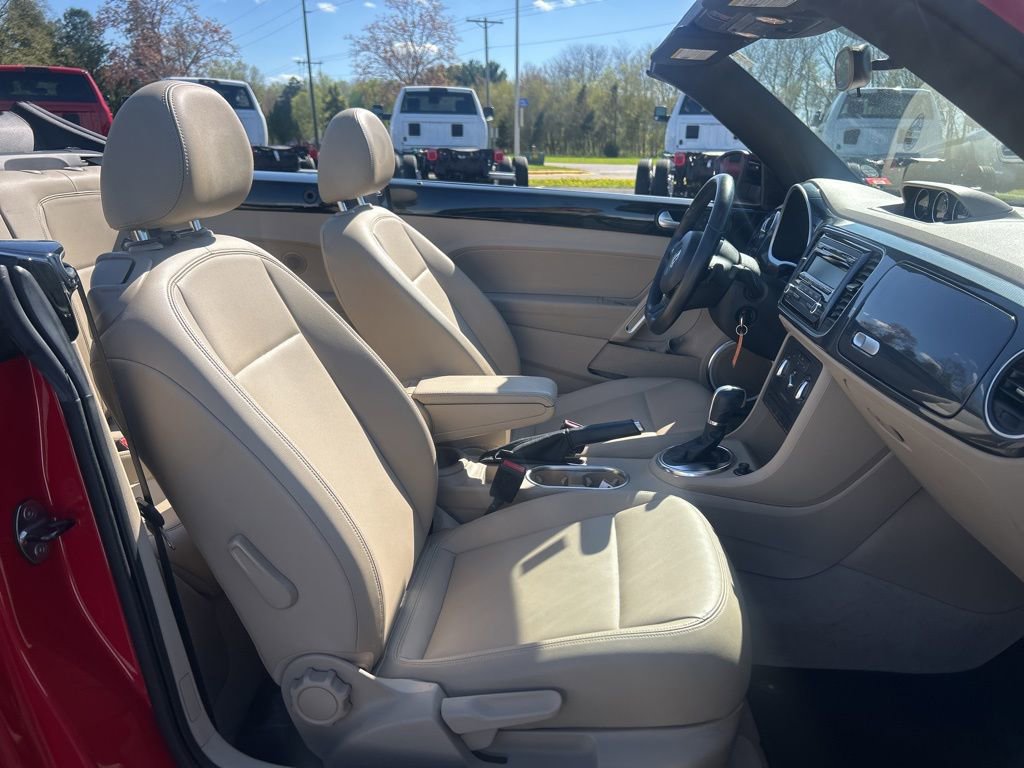 Used 2014 Volkswagen Beetle R-Line FWD image 8