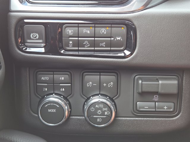 New 2026 GMC Yukon Denali w/ Advanced Technology Package AWD/4WD image 32