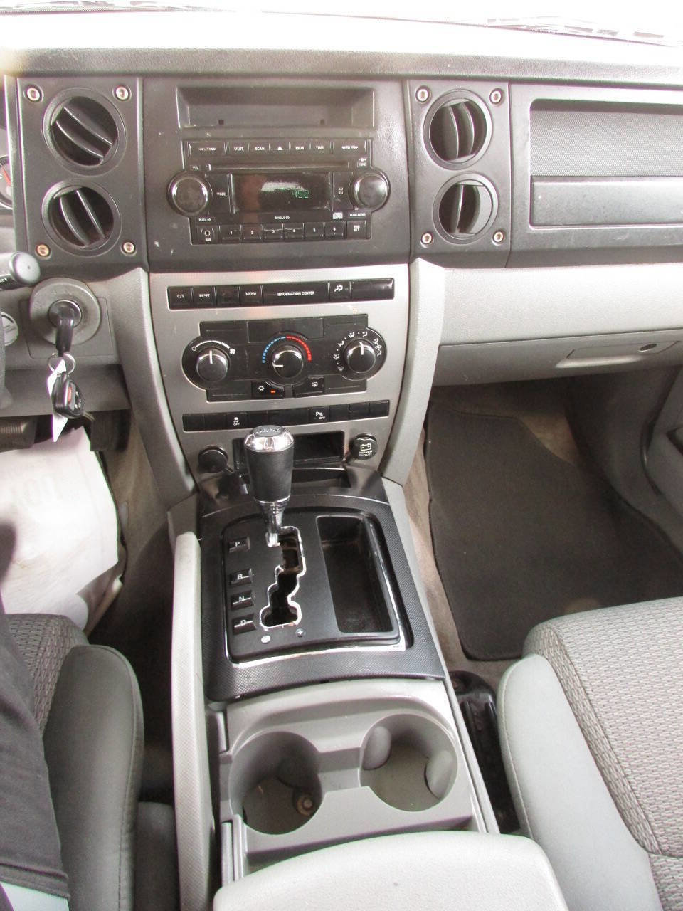 Used 2007 Jeep Commander Sport image 26