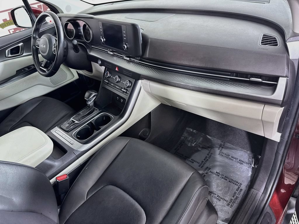 Used 2022 Kia Carnival LX FWD image 31