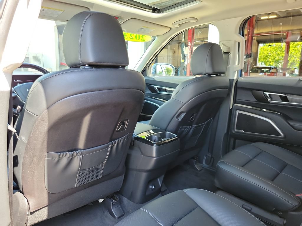 Certified 2023 Kia Telluride EX w/ EX Captain's Chair Package FWD image 14