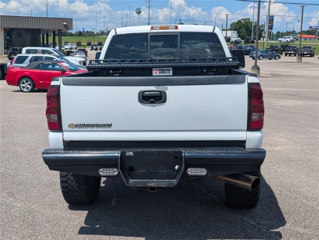 Used 2006 Chevrolet Silverado 2500 LT w/ Onstar Plus Package AWD/4WD image 6