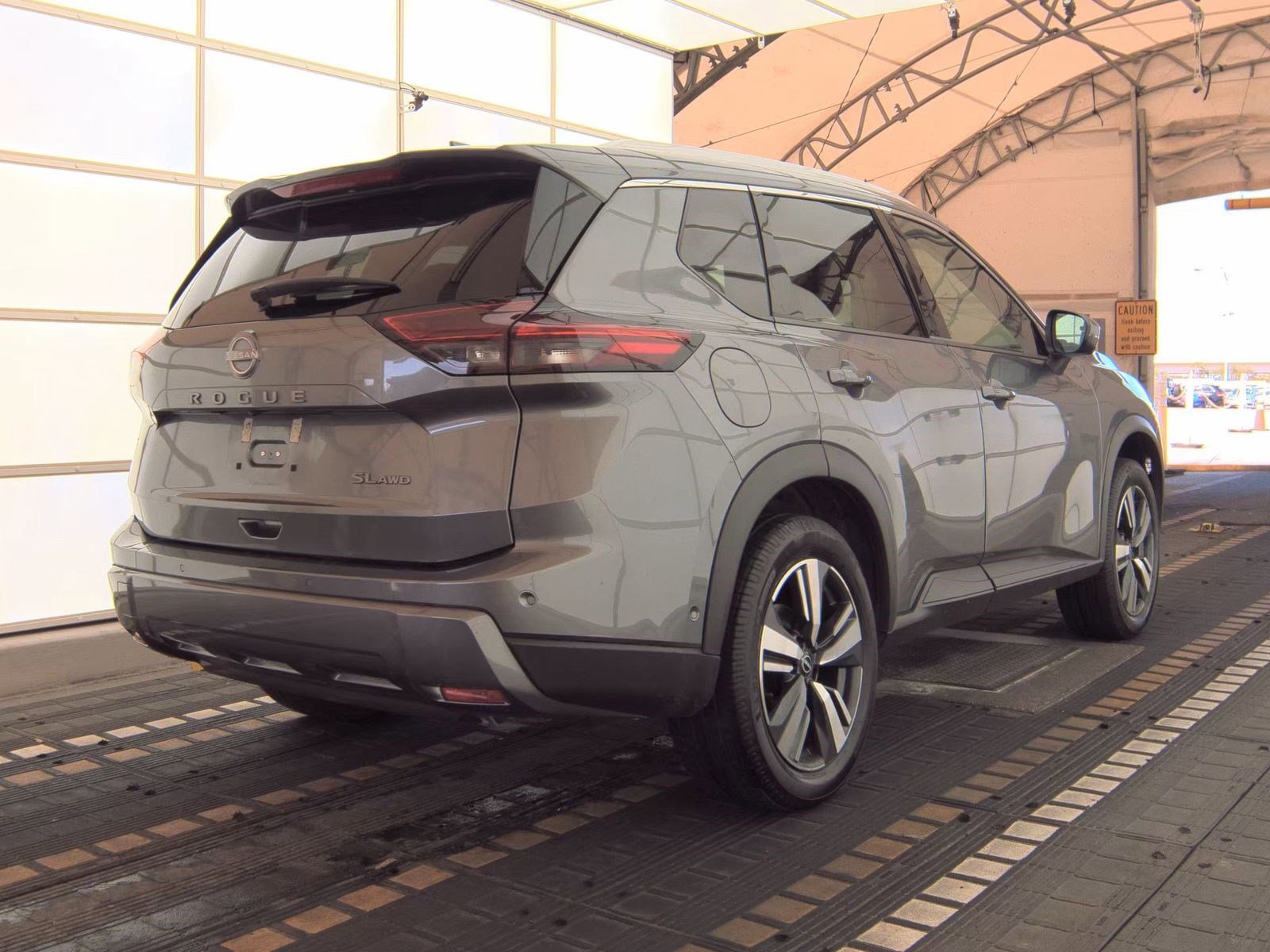 Used 2024 Nissan Rogue SL image 7