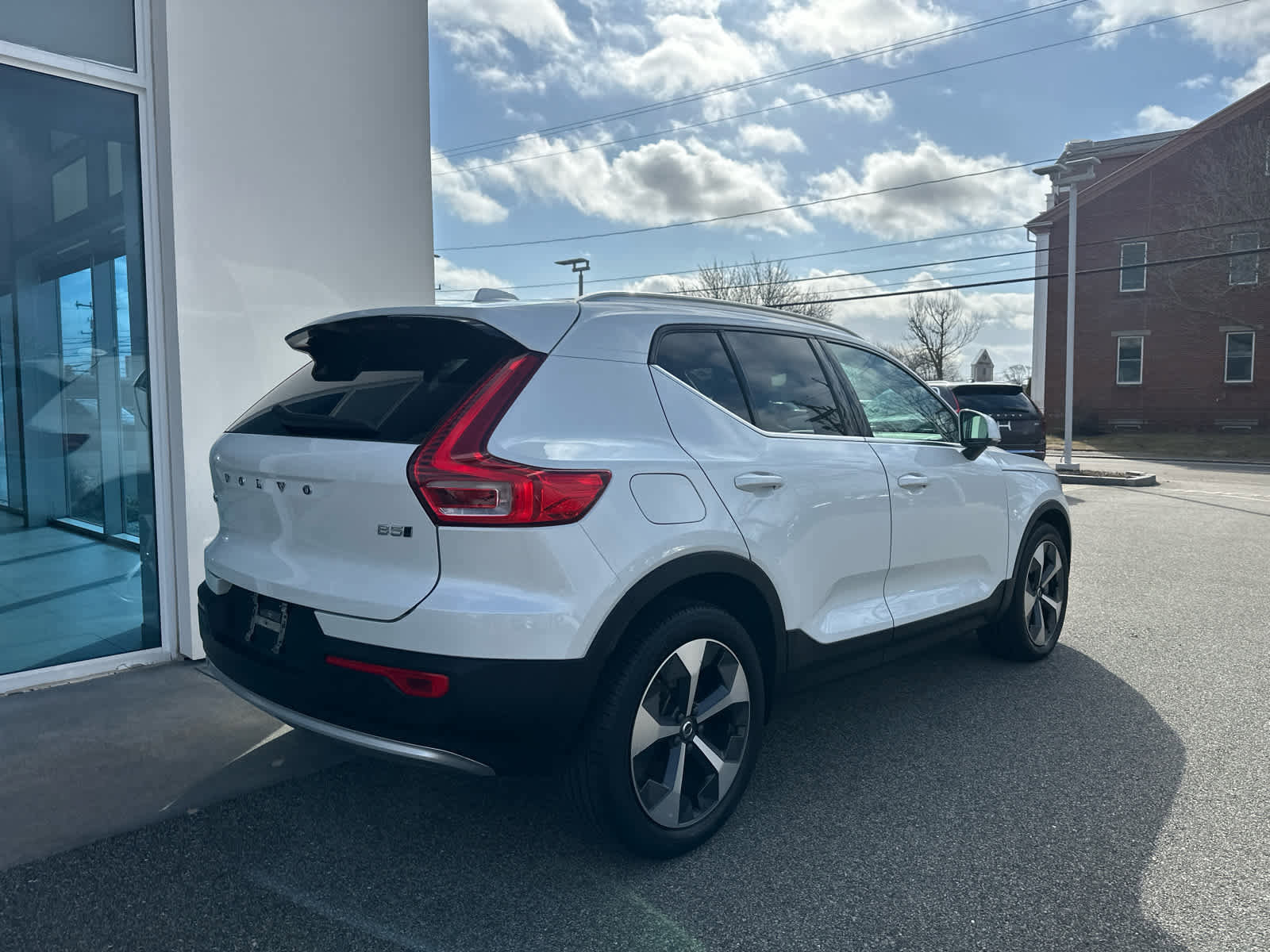 Used 2023 Volvo XC40 B5 Plus w/ Protection Package Premier image 8