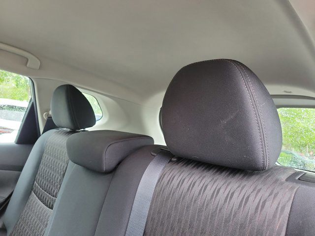 Used 2017 Nissan Rogue S image 15