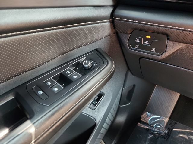 Used 2024 Volkswagen Atlas Cross Sport SE FWD image 36