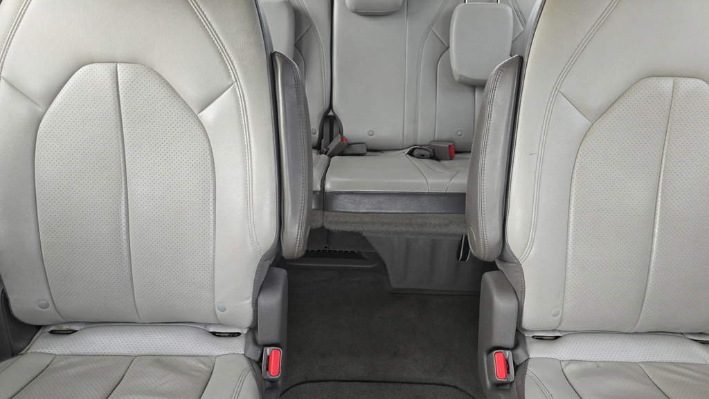 Used 2017 Chrysler Pacifica Touring-L Plus w/ Tire & Wheel Group FWD image 24