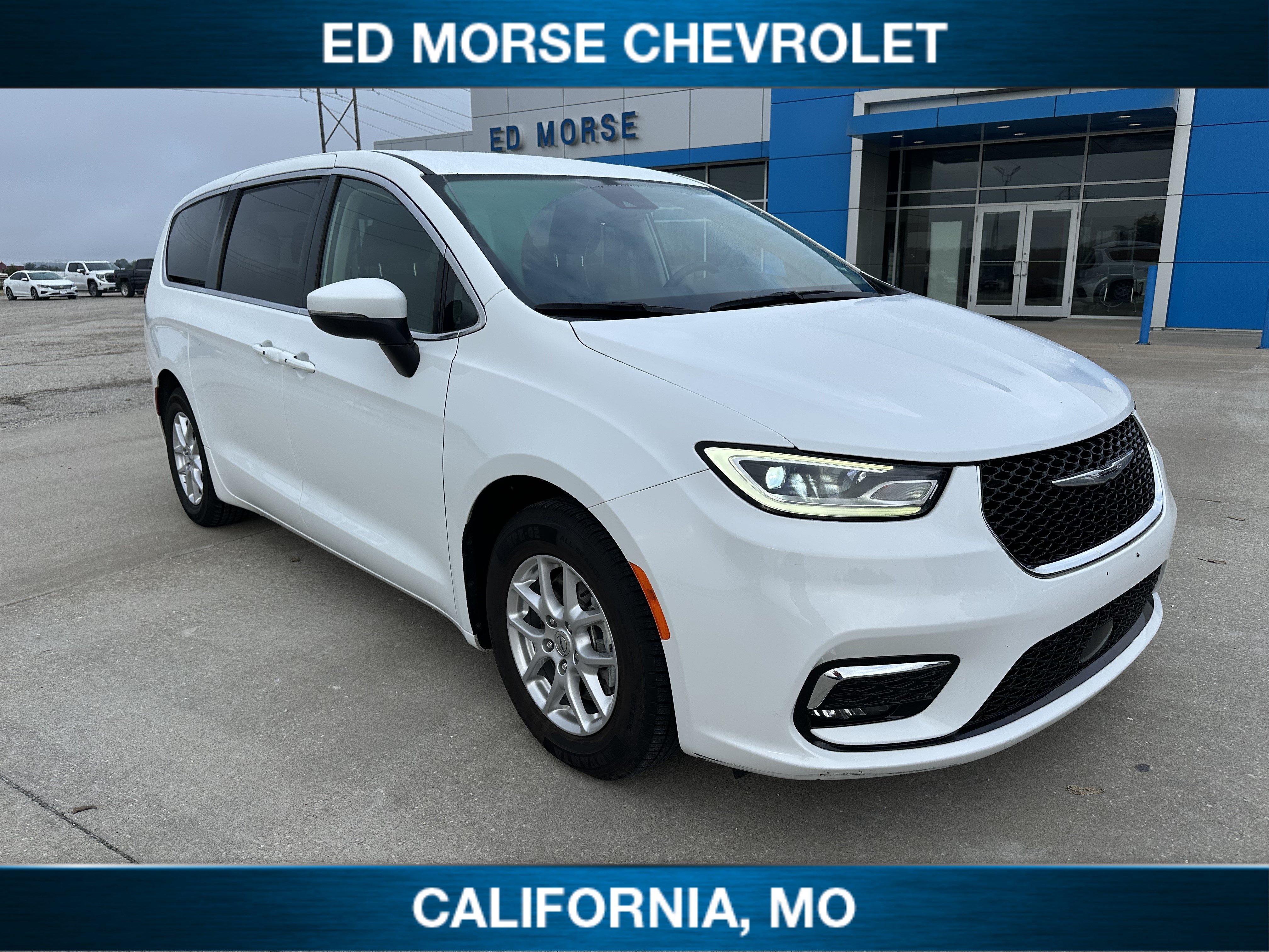 Used 2023 Chrysler Pacifica Touring-L