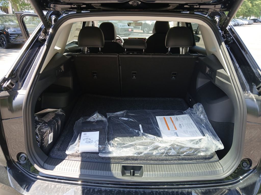 Used 2025 Volkswagen Tiguan SE image 22