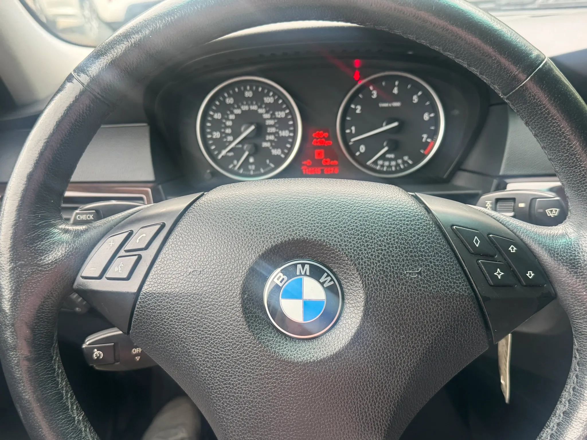 Used 2010 BMW 528i xDrive Sedan AWD/4WD image 31