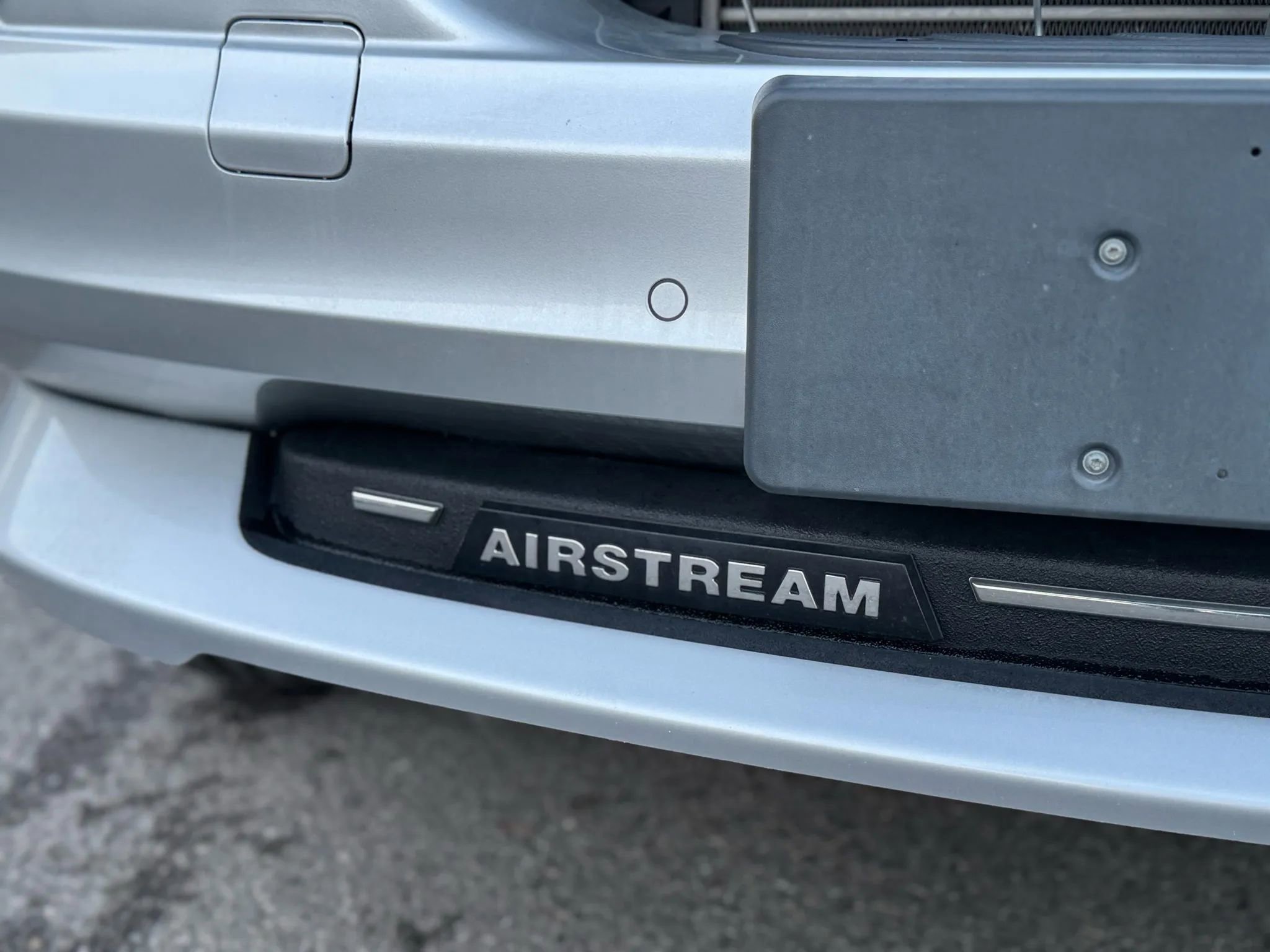 Used 2021 Mercedes-Benz Sprinter 2500 w/ Windows All Around Package image 3