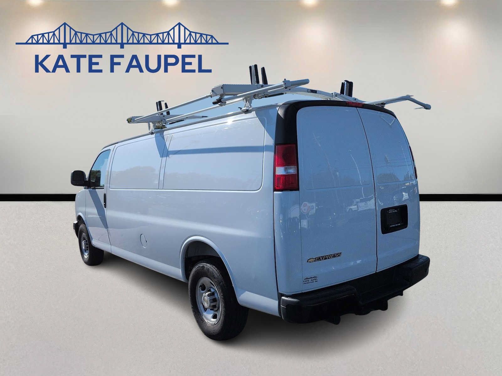 Used 2025 Chevrolet Express 3500 Extended w/ Driver Convenience Package RWD image 5