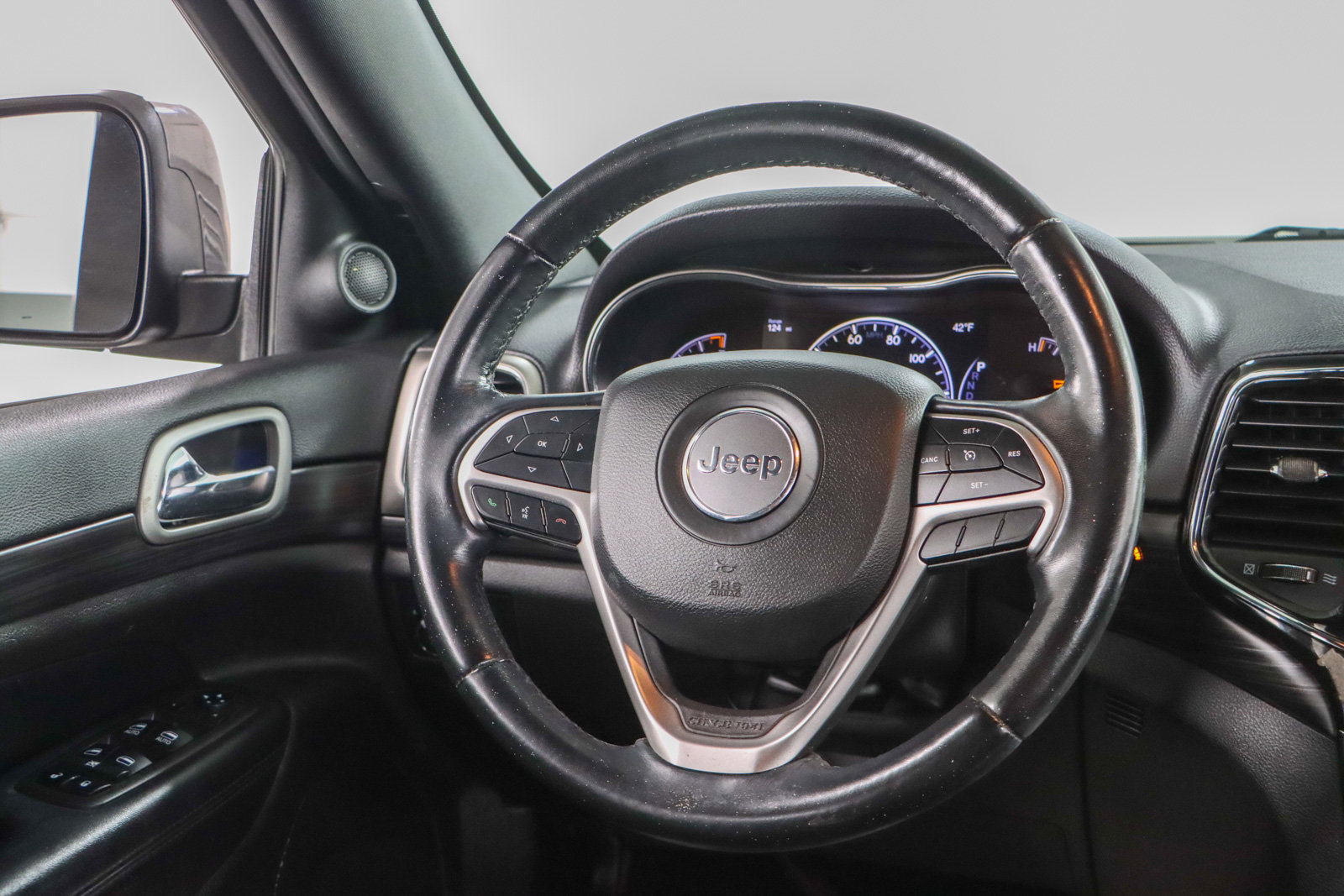 Used 2021 Jeep Grand Cherokee Laredo X image 12