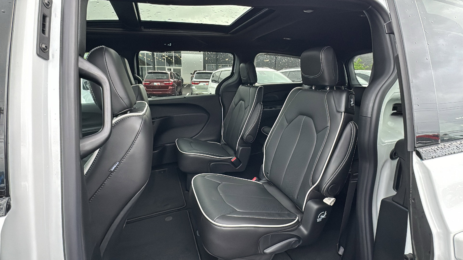 New 2026 Chrysler Pacifica Limited FWD image 15