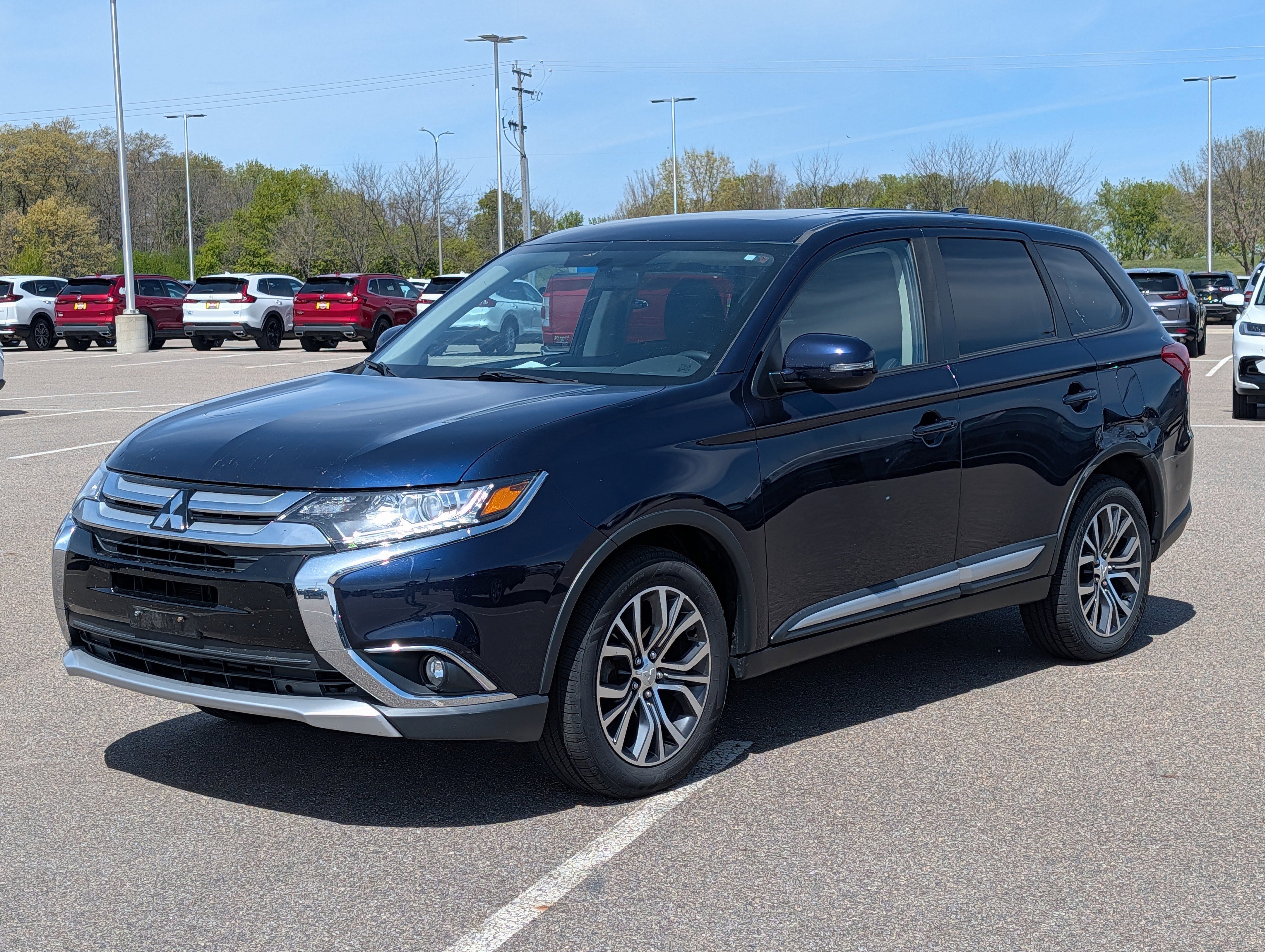 Used 2017 Mitsubishi Outlander SE AWD/4WD image 2