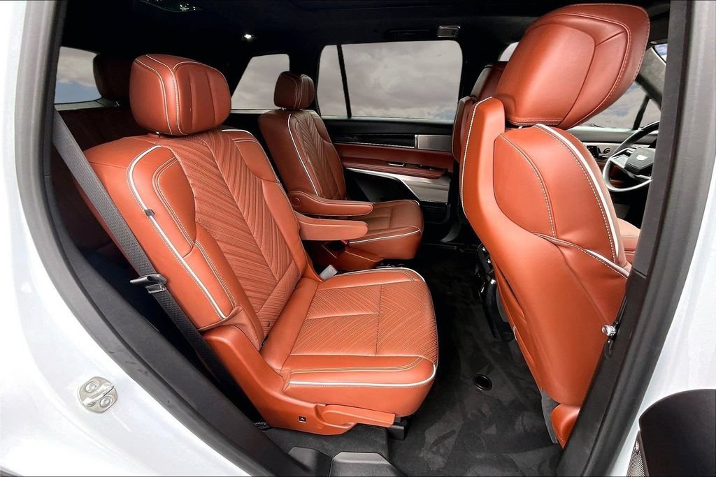 Certified 2026 Cadillac Vistiq Platinum AWD/4WD image 25