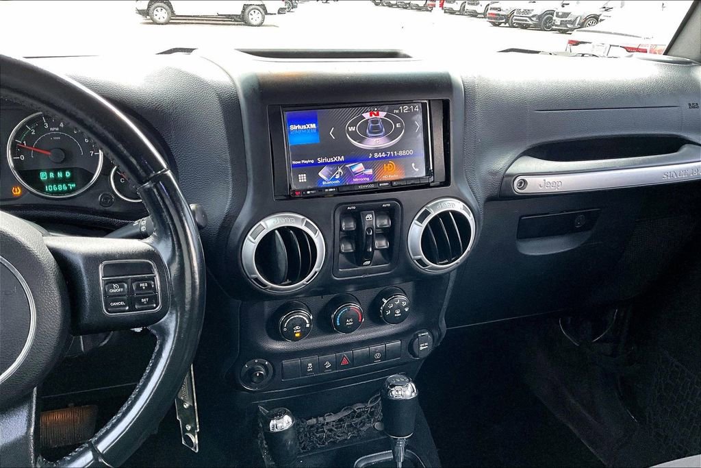 Used 2016 Jeep Wrangler Unlimited Sahara w/ Connectivity Group image 9