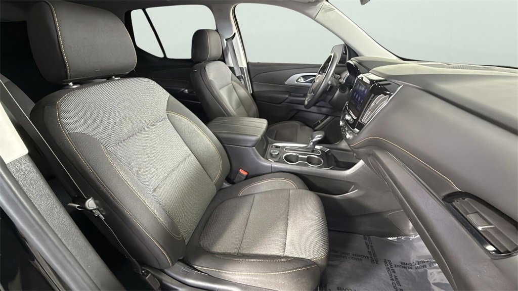 Used 2021 Chevrolet Traverse LT image 32