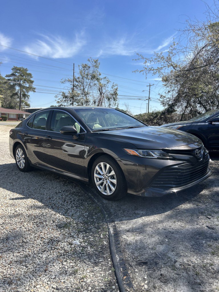 Used 2018 Toyota Camry LE FWD image 2