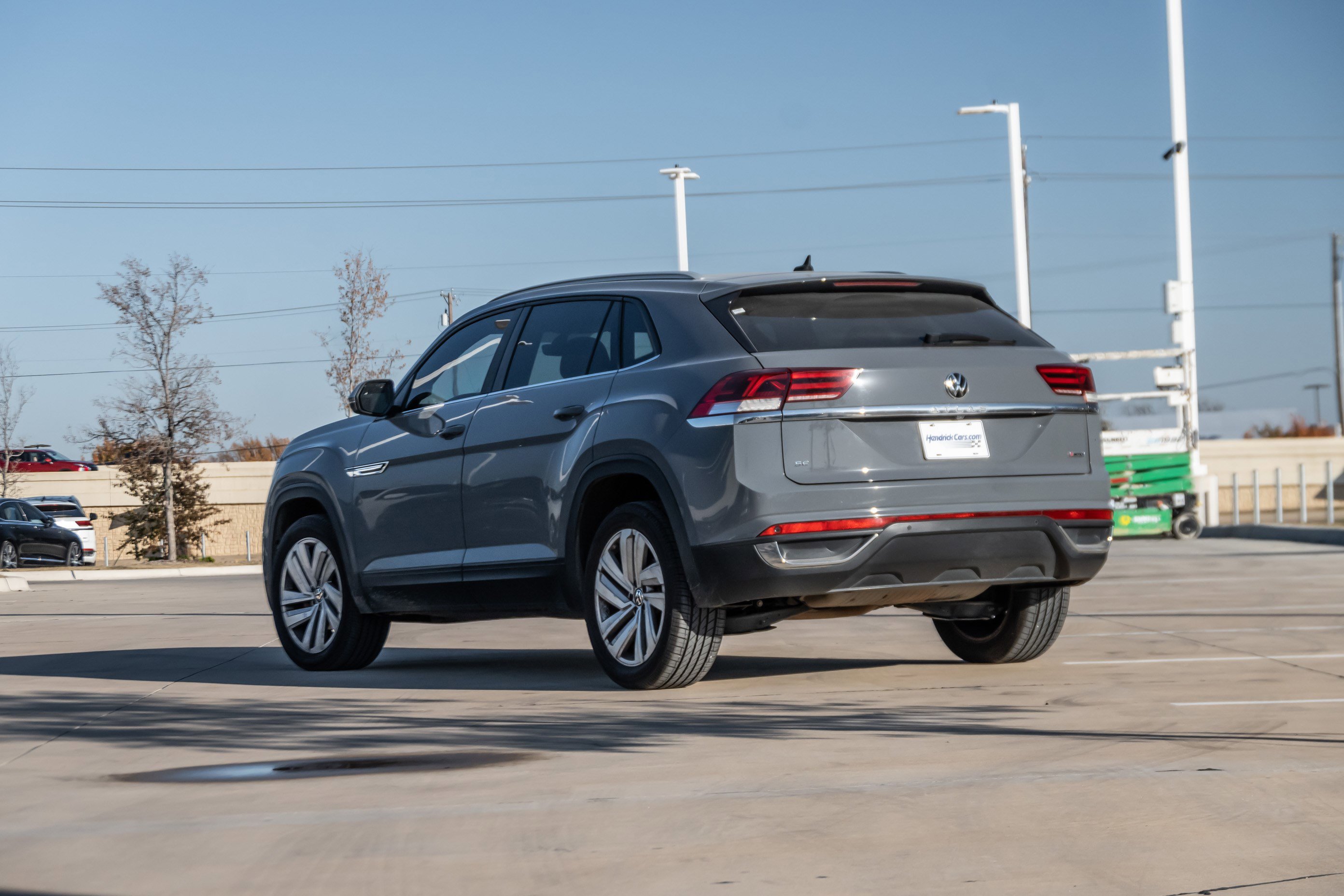Used 2020 Volkswagen Atlas Cross Sport SE w/ Panoramic Sunroof Package image 3