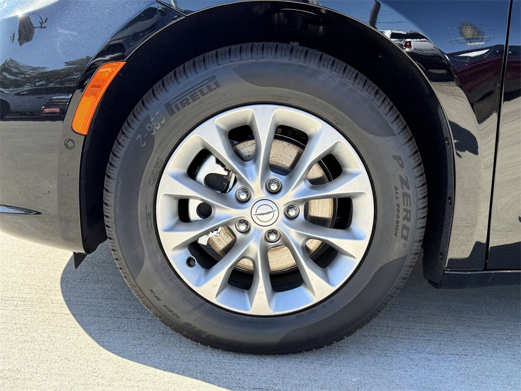 New 2026 Chrysler Pacifica Limited image 9