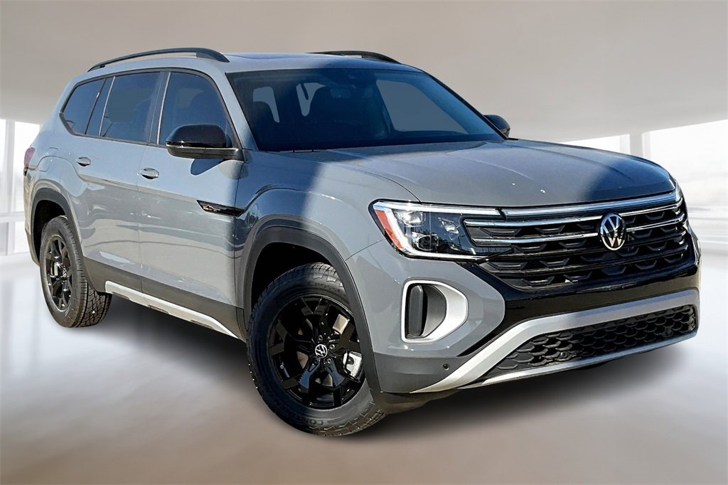 New 2026 Volkswagen Atlas Peak Edition image 2
