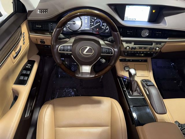 Used 2016 Lexus ES 350 w/ Navigation System Package image 4