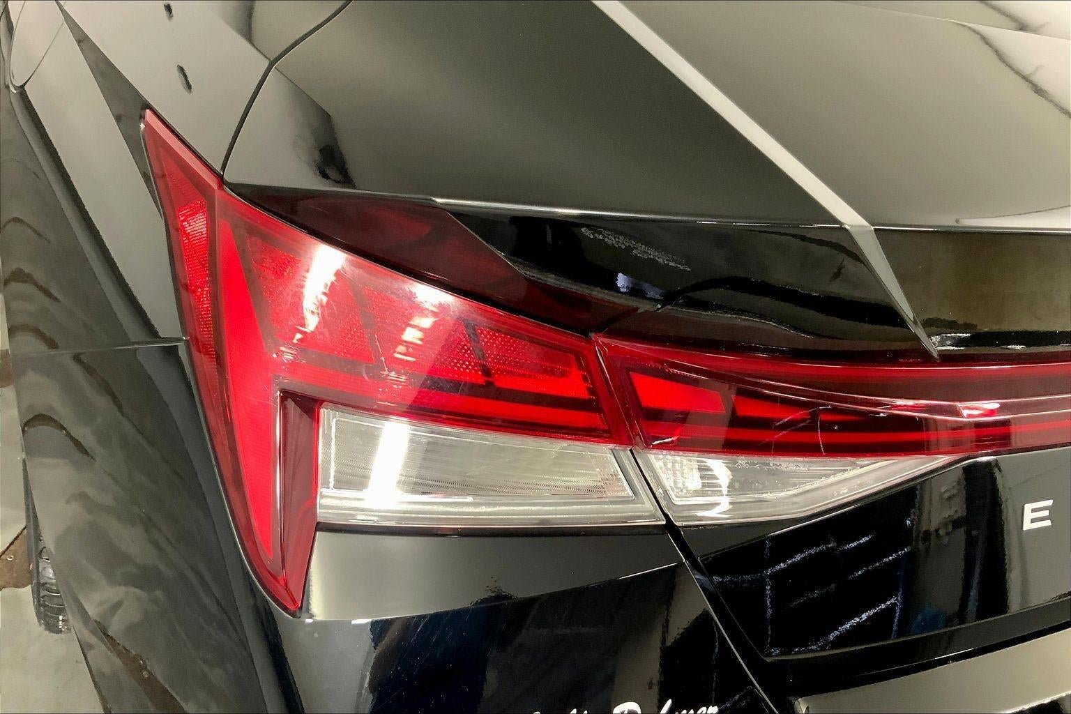 Used 2025 Hyundai Elantra Limited image 27
