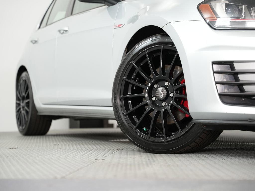 Used 2015 Volkswagen GTI SE FWD image 17