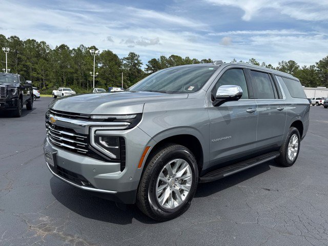 Used 2025 Chevrolet Suburban Premier RWD image 7