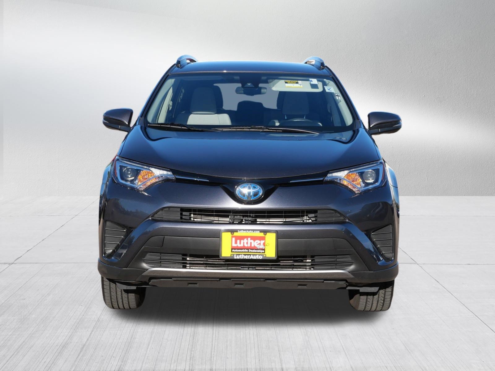 Used 2018 Toyota RAV4 LE AWD/4WD image 2