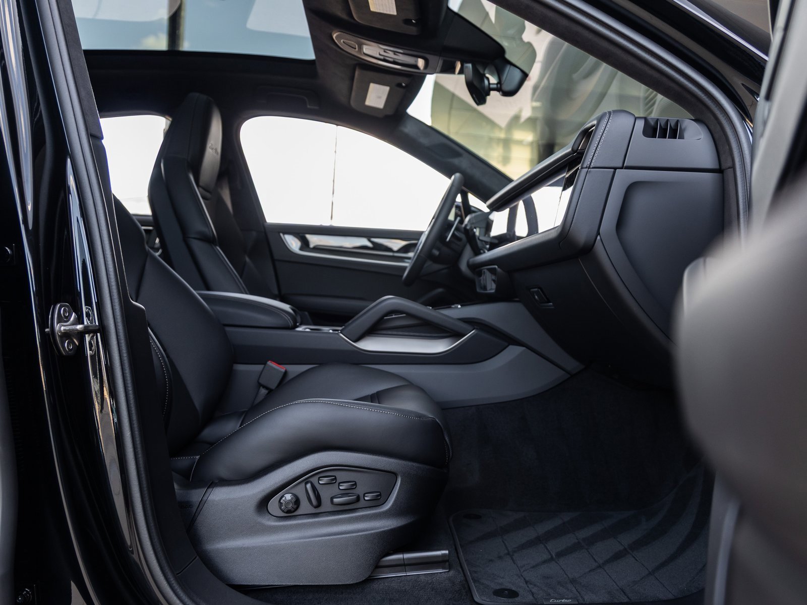 New 2026 Porsche Cayenne Turbo image 45